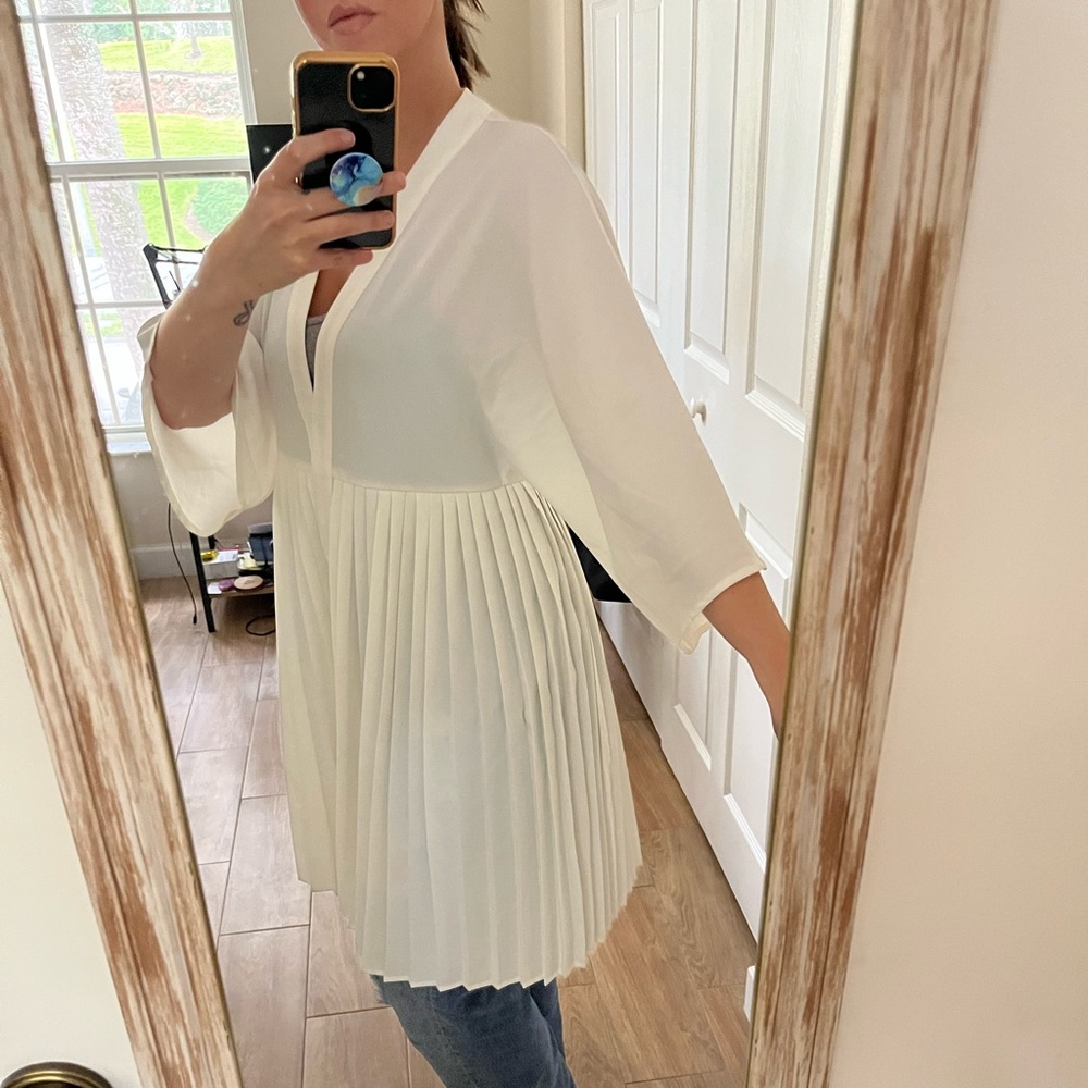 NWOT white pleated Kimono style cover up jacket kimchi blue - Picture 4 of 10